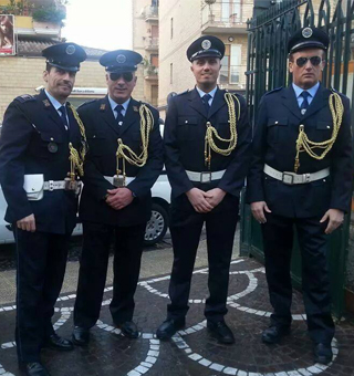 Personale in uniforme di guardiania